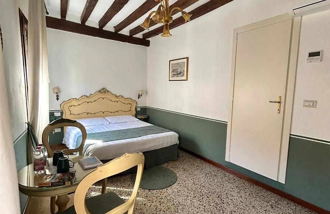 Ca' San Trovaso - 6 Rooms-1